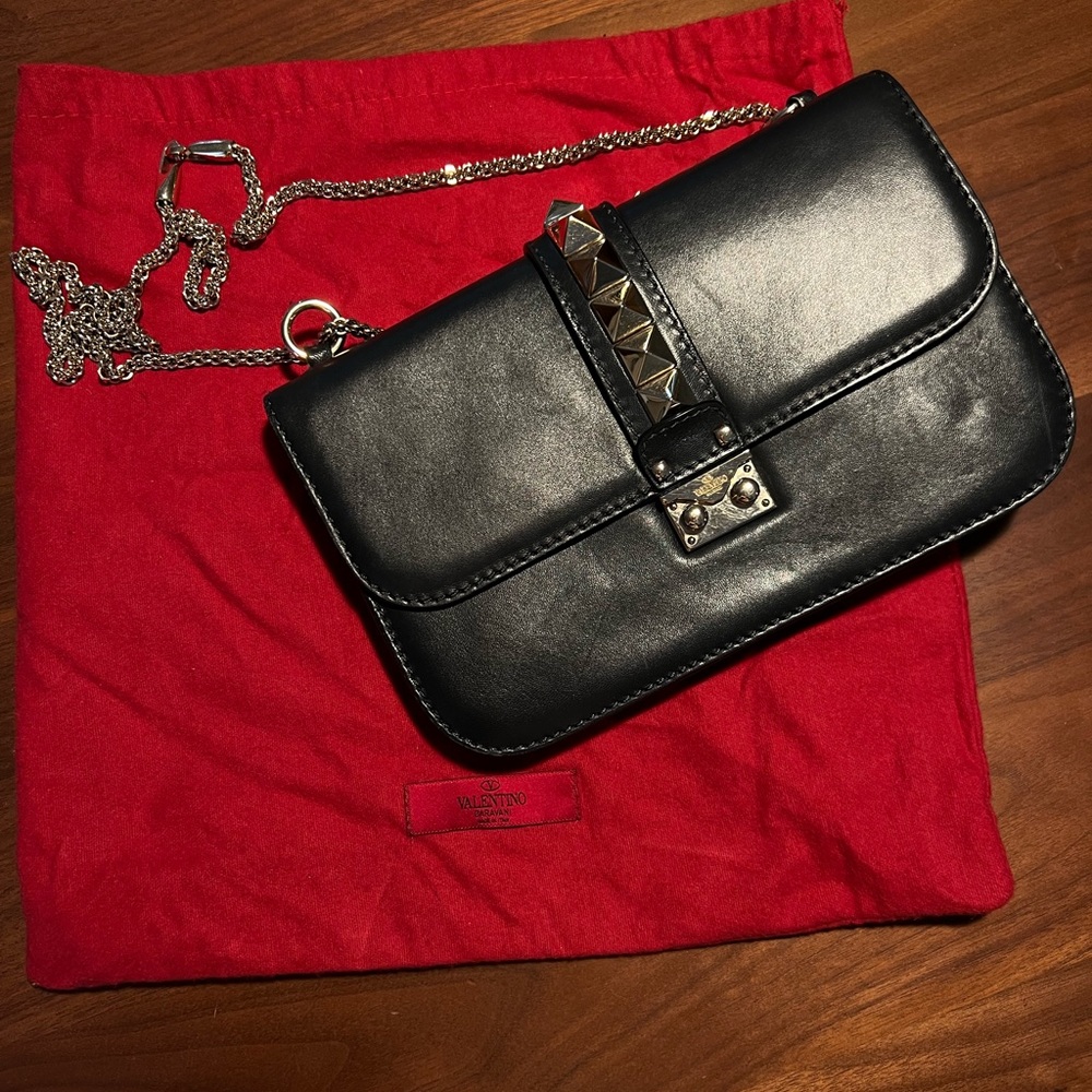 VALENTINO GLAM LOCK BAG WITH CHAIN